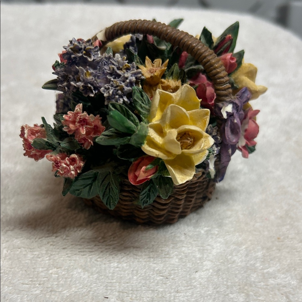 Vintage Ardleigh Elliot Basket Bouquets Collection Wind Up Music Box Decor